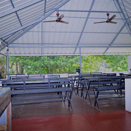 Nirupama,Hotel Aluva 700 Mtr From Aluva Railway Station Alwaye Exterior photo