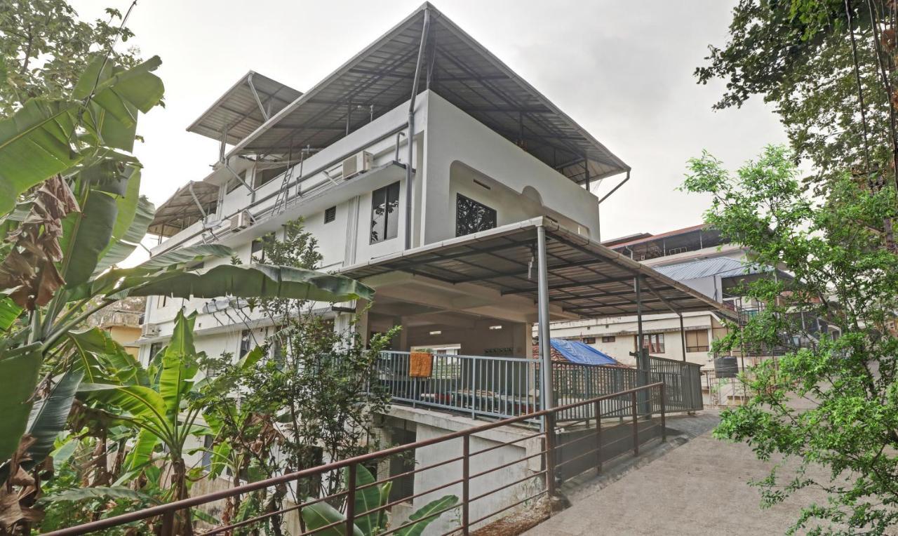 Nirupama,Hotel Aluva 700 Mtr From Aluva Railway Station Alwaye Exterior photo