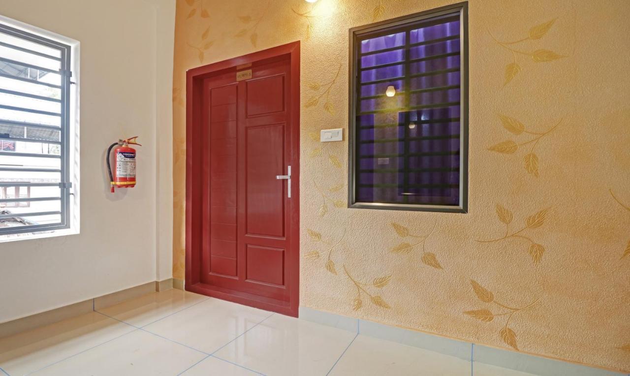 Nirupama,Hotel Aluva 700 Mtr From Aluva Railway Station Alwaye Exterior photo