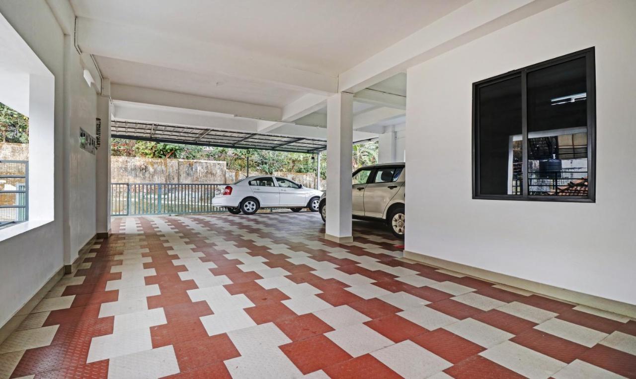 Nirupama,Hotel Aluva 700 Mtr From Aluva Railway Station Alwaye Exterior photo